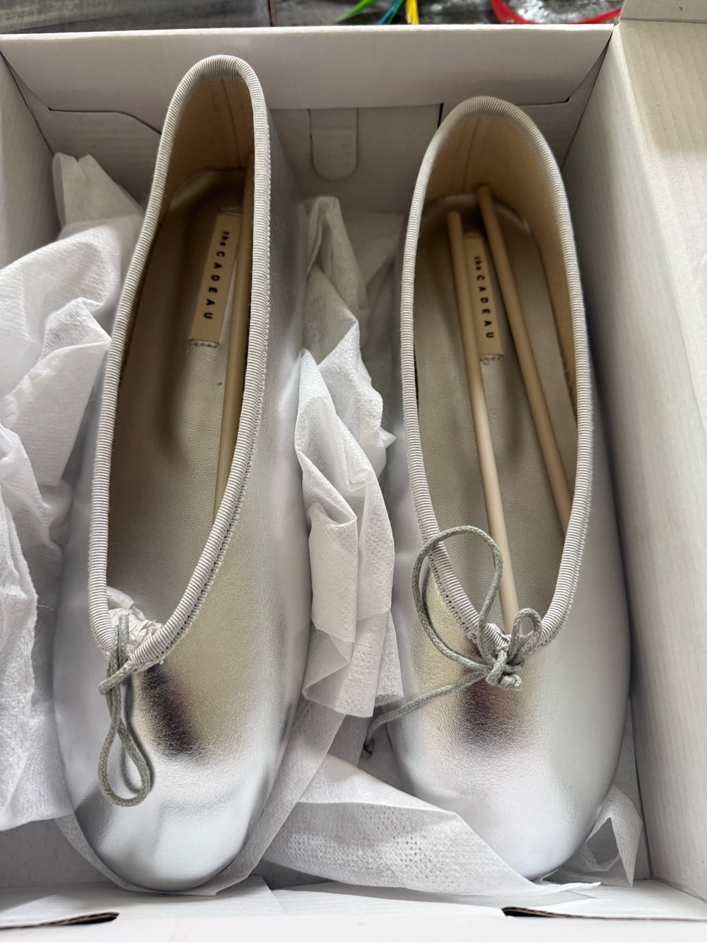 Peche Silver Ballet Flats with Bow Detail - Style = Forma Size 7.5